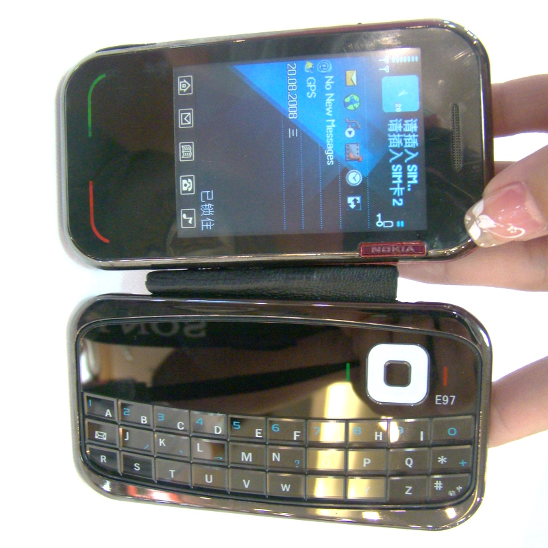 Clones: Nokla E97i and sexy keyboard design