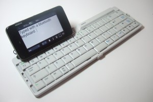 Video: Typing with Bluetooth Keyboard (Nokia SU-W8) on the Nokia N900 – Finally replace your netbook?