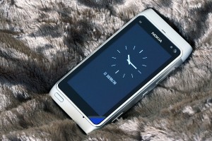 Pics: New Gallery of Silver Nokia N8 (on furrrrr!)