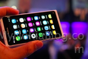 White Nokia N9 Coming this year!!!! 64GB.