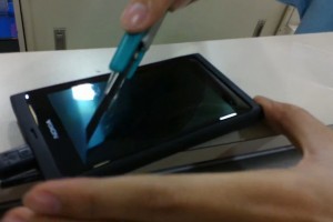 Videos: Nokia N9 Scratch test (recorded by N9) +N9 Continuous Auto-Focus Video test