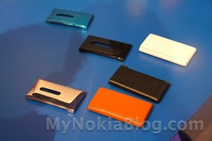 Accessories: Official Nokia Lumia 800 covers (back plate and leather flippy cases)