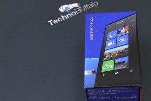 Nokia Lumia 800 unboxing from TechnoBuffalo and PhoneDog