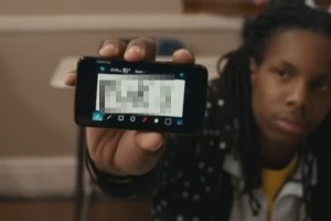 Nokia N900 seen in Seeking Justice (oh no, Nicky Cage :()