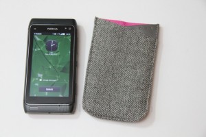 Accessories: DICOTA Sleeve for Nokia N8 (in Pink, Valentine’s gift?)