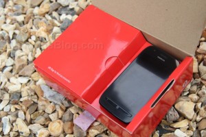 (Video and Gallery) Nokia Lumia 710 Unboxing