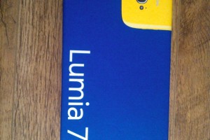 Nokia Lumia 710 unboxing (by Nokia Lumia 710)