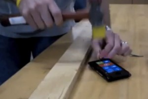 Video: Nokia Lumia 900 vs Hammer. Nokia Lumia 900 is the hammer.