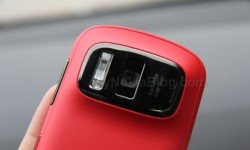 Red Nokia 808 PureView(3)