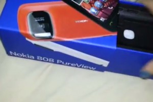 Weekend Watch: MOOOAR Nokia 808 PureView Unboxings!