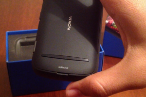 Video & Gallery: 808 PureView Unboxing (KSA Variant)