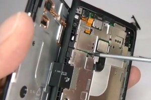 Video: Nokia Lumia 900 Screen & Battery Replacement