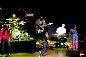 Video: Nokia Pureview 808 test – The Wailers, Is This Love, O2 Shepherds Bush, PureView, Zoom, Rich Recording.