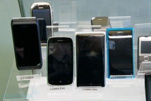 Pic: Nokia Lumia 900 Proto with a curved screen