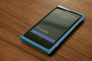 Lumia 800 on “Cuckoo” (BBC) and “Hawaii Five-0”