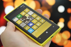 Indulgence: Ridiculously Photogenic Nokia Lumia 920 in Electric Pikachu Yellow!