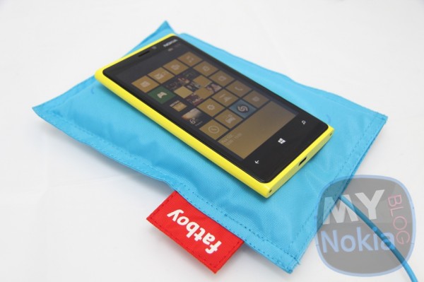 Nokia Jordan Offering Free Fatboy Wireless Charging Pillow With Lumia 920 Booking