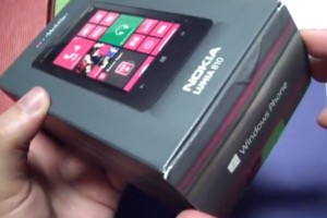 Weekend Watch: Nokia Lumia 810 unboxing (T-Mobile USA)