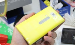 yellow nokia lumia 920 unboxing(2)