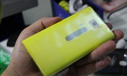 yellow nokia lumia 920 unboxing(3)