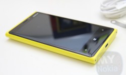 yellow nokia lumia 920 unboxing(8)