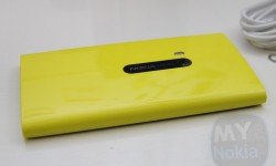 yellow nokia lumia 920 unboxing(9)