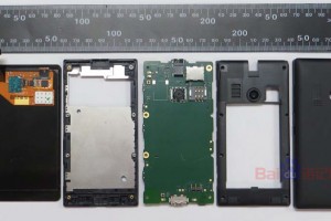 More Nokia Lumia 505 Pictures as well as disassembly/internal photos