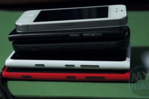 Video: Size Comparison Lumia 920 Vs. 808 Pureview, iPhone 4/4s, Lumia 900, Lumia 800/N9,