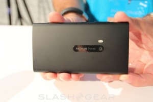 Weekend Watch: Look at the Cyan and Red Lumia 820 + Black Lumia 920