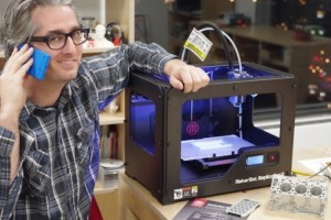 Makerbot prints out a Nokia Lumia 820 cover