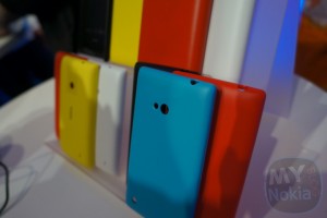 Quick First Look At New Lumia 520, Nokia 105, 301