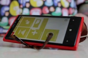 Nokia Russia’s DIY Nokia Lumia stand from every day objects #LifeProTips