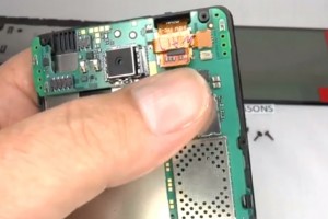 Video: Nokia Lumia 820 Disassembly & Assembly – Digitizer Touch Screen & Display Replacement