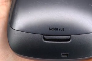 Video: Nokia 701 Disassembly & Assembly