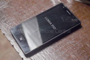 Leak or Fake: Picture surfaces of a supposed Nokia Lumia 950 – with xenon flash and lossless zooming