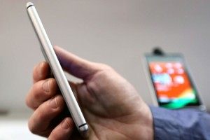 Nokia Details How the Lumia 925 Defies the Antenna Death Grip