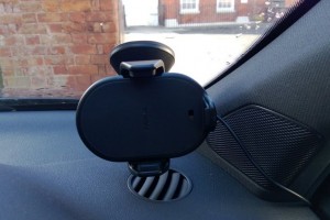 Accessories: Nokia CR-200 Wireless Car Charger/Holder/Mount