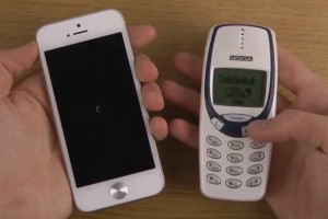 Video: iPhone 5 and iOS 7 vs Nokia 3310