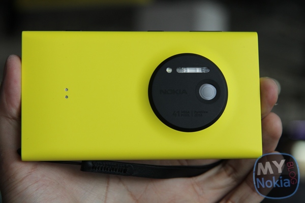 MNB IMG_0210 Nokia Lumia 1020 yellow