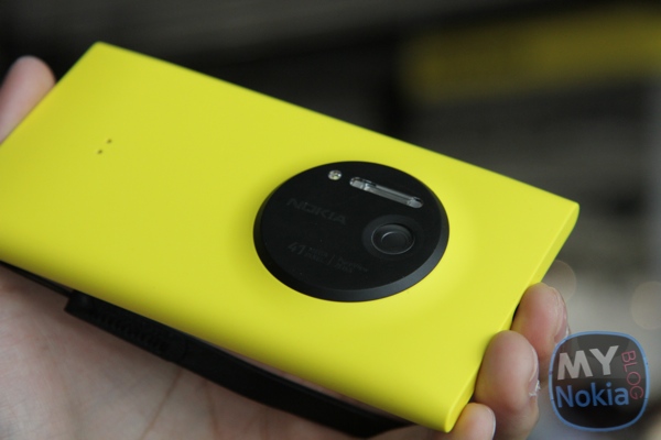 MNB IMG_0213 Nokia Lumia 1020 yellow