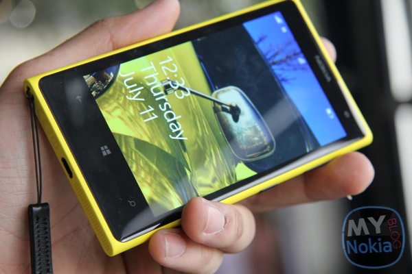 MNB IMG_0225 Nokia Lumia 1020 yellow
