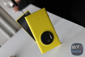 Microsoft Store to Stock both 32 GB and 64 GB variants of Lumia 1020 + Free Camera Grip With Purchase