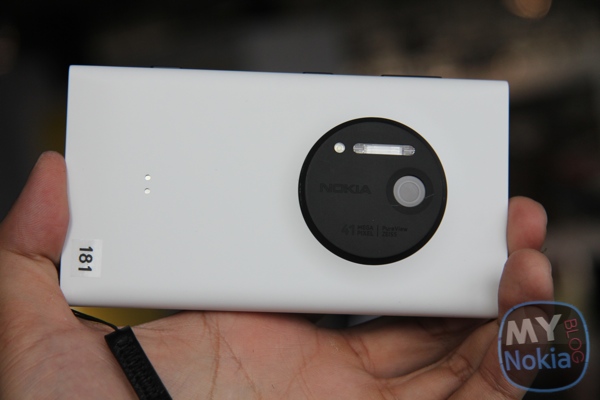 MNB IMG_0392 Nokia Lumia 1020 White