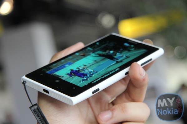 MNB IMG_0407 Nokia Lumia 1020 White