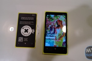 Awesome: Nokia Wireless Charging tables and Free WiFi @HelsinkiAirport :)