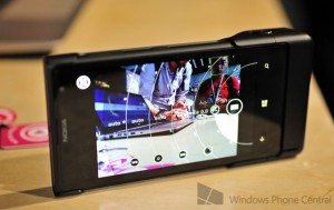 Nokia_Lumia_1020_Camera_Grip[1]