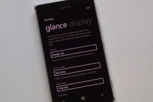 Lumia Tip: Glance Screen – Always on Clock always on, and night mode