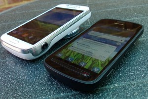 All About Symbian puts Nokia 808 PureView against Samsung Galaxy SIV Zoom