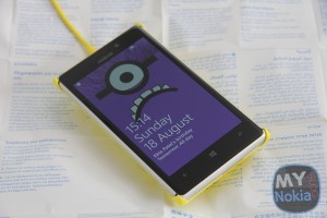 Accessories: Nokia Wireless Charging Cover for Nokia Lumia 925 Yellow (Unboxing filmed on Nokia Lumia 920)