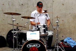 Video: @PianoBusker and Manchester Drummer filmed on Nokia Lumia 925; OIS test, Stereo Rich Recording, ProCam Zoom